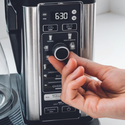 Cafetera de Especialidad Ninja CM401 10 Tazas con Jarra de Vidrio Negra